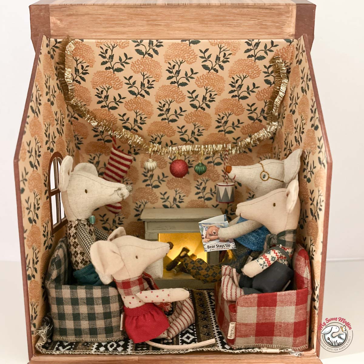 Maileg Doll House Fireplace, Mouse size (Battery NOT included.)