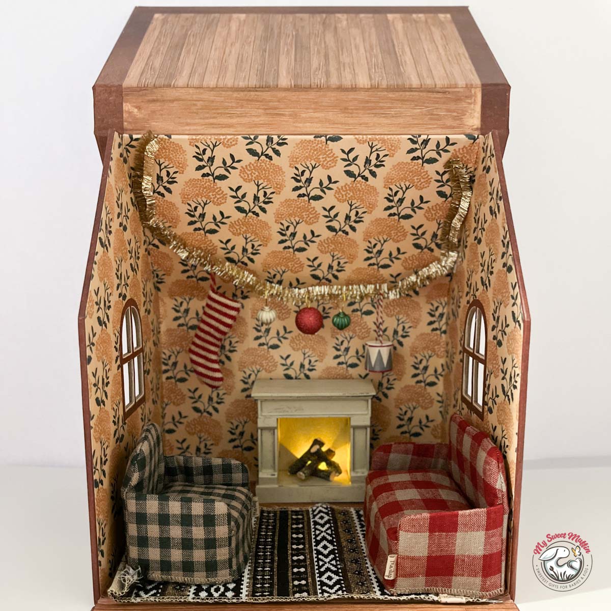 Maileg Doll House Fireplace, Mouse size (Battery NOT included.)