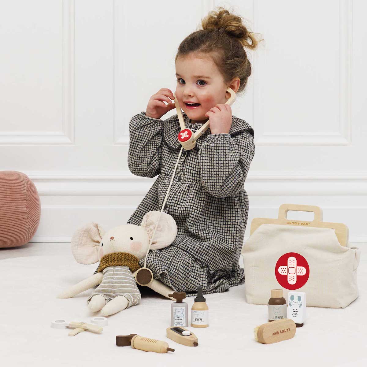 Le Toy Van Toy Animal Care Set