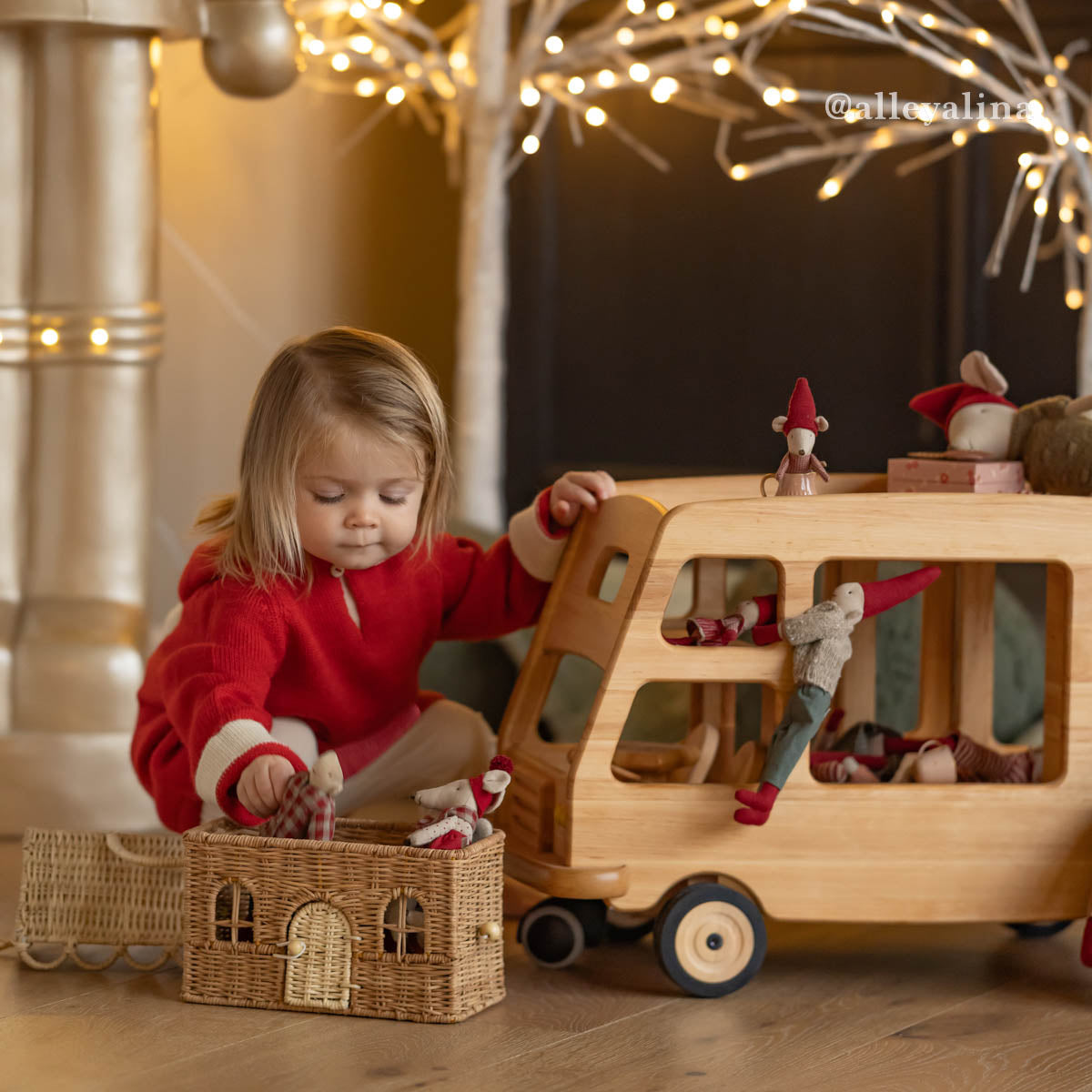 DrewArt Wooden Camping Car