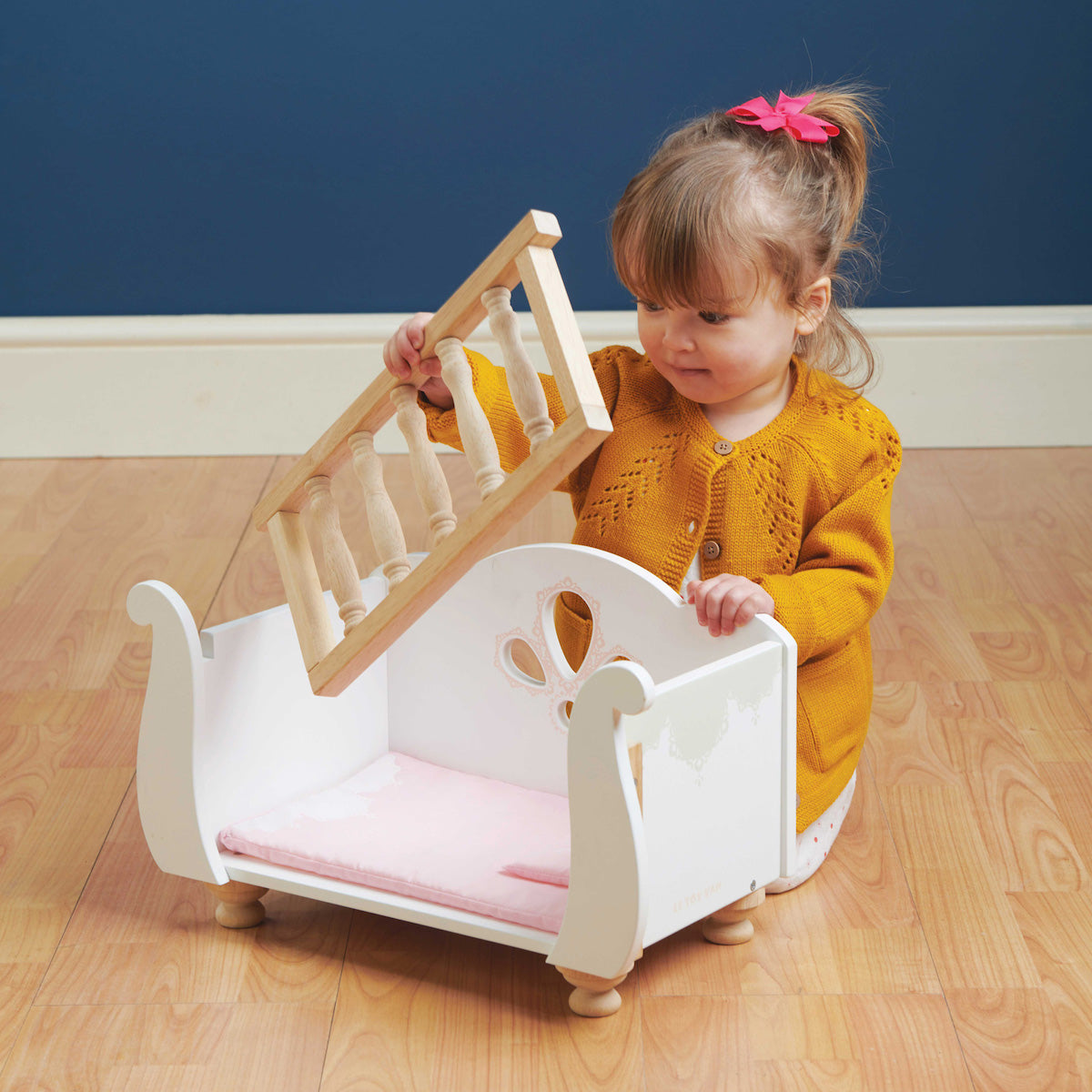 Le Toy Van Sleigh Doll Cot & Crib